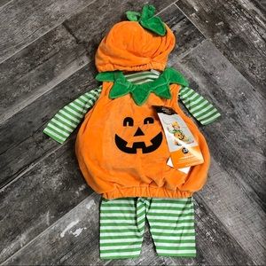 NWT baby pumpkin Halloween costume, 0 - 6 months.